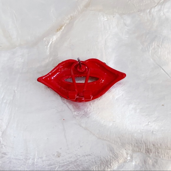 Red Rhinestone Lips Pierced Earrings NEW - Picture 4 of 5